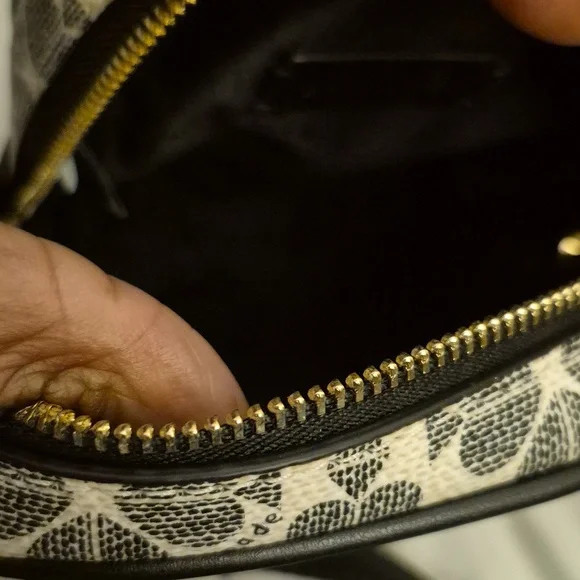 Kate Spade North South Phone Crossbody-NWT - Picture 3 of 4